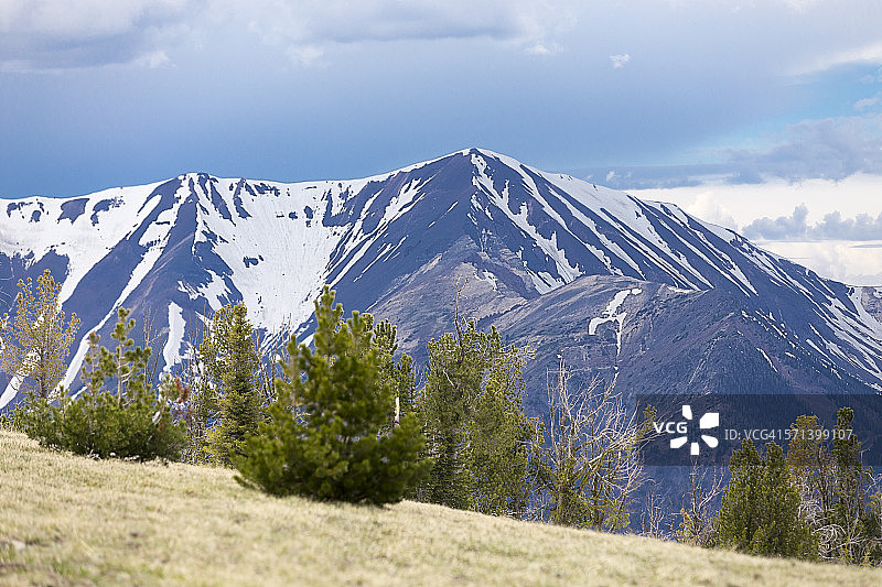 Snow Capped Mountains at Wallowa Lake图片素材