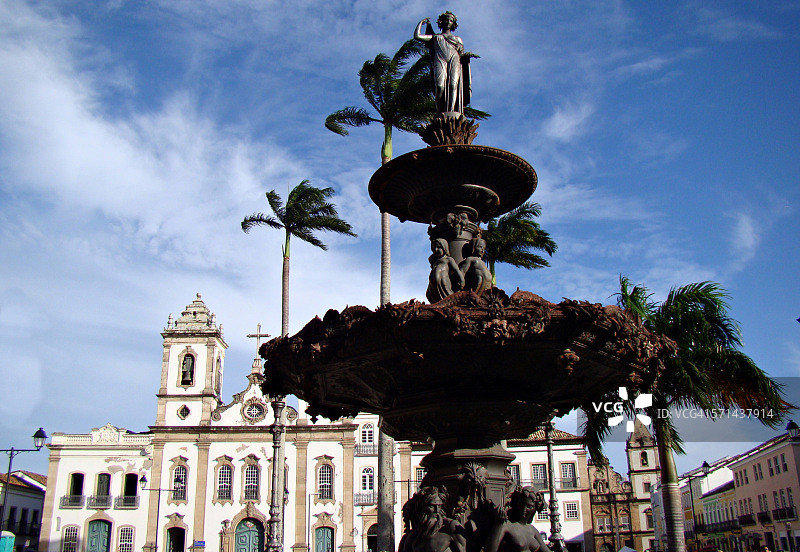 耶稣广场喷泉和圣多米尼克第三教堂图片素材