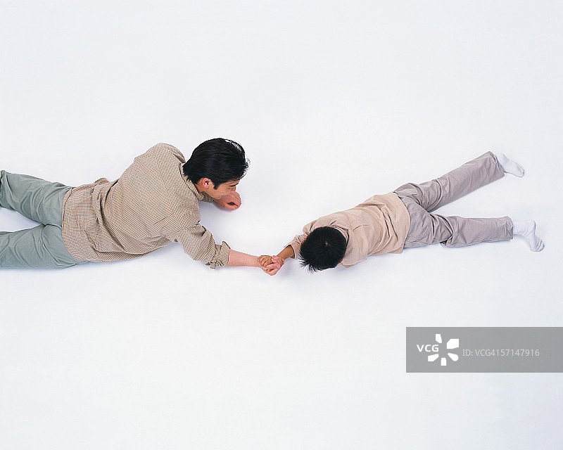 父子扳手腕图片素材