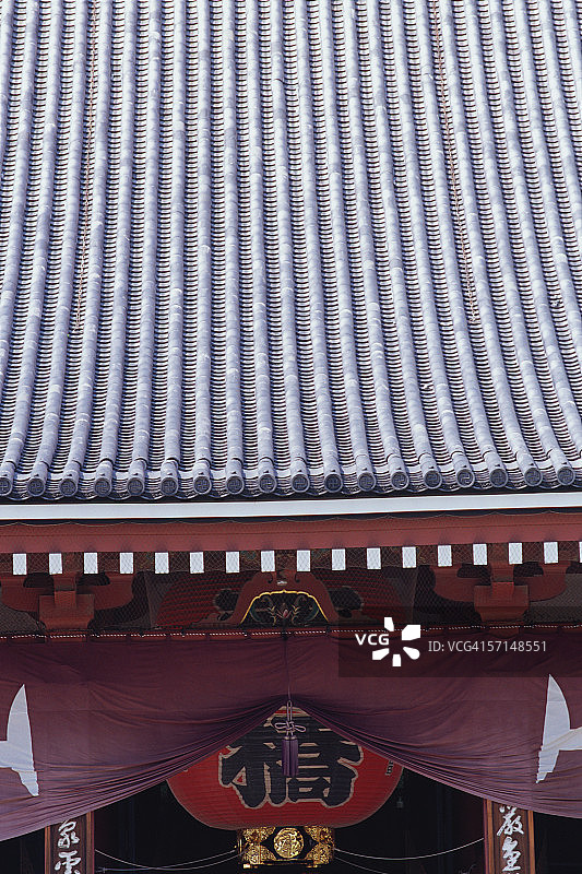 日本东京浅草寺屋顶瓦片特写图片素材