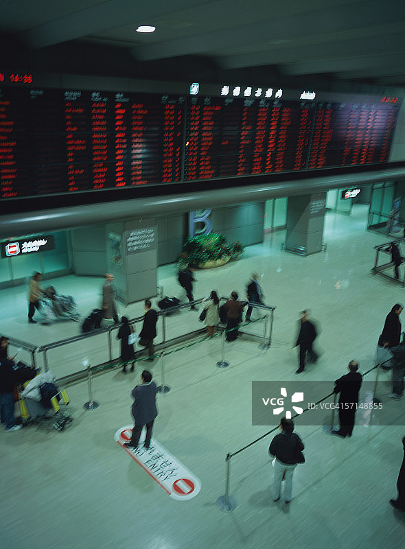 繁忙的机场航站楼图片素材