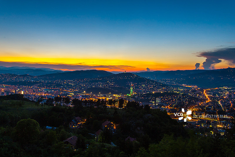 黄昏时分的睡眠图片素材