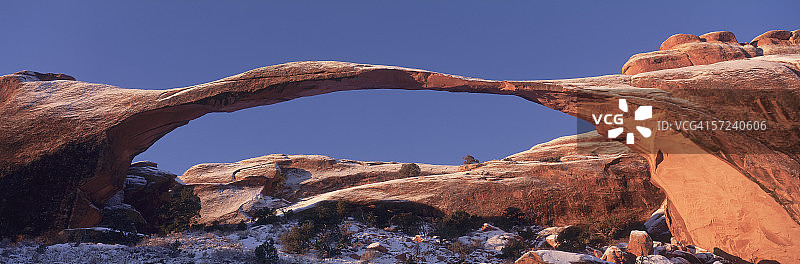 冬季拱门国家公园景观拱门雪景，犹他州图片素材