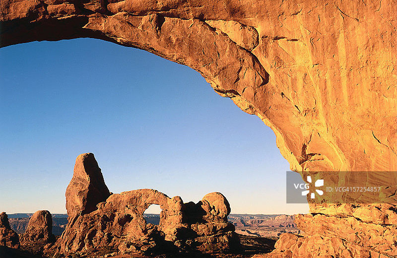 拱门国家公园塔楼与北窗拱门图片素材