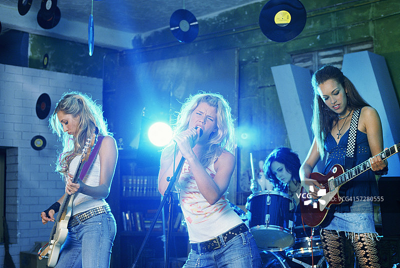 乐队在俱乐部演出图片素材