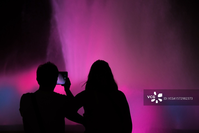 夜晚的剪影人群图片素材