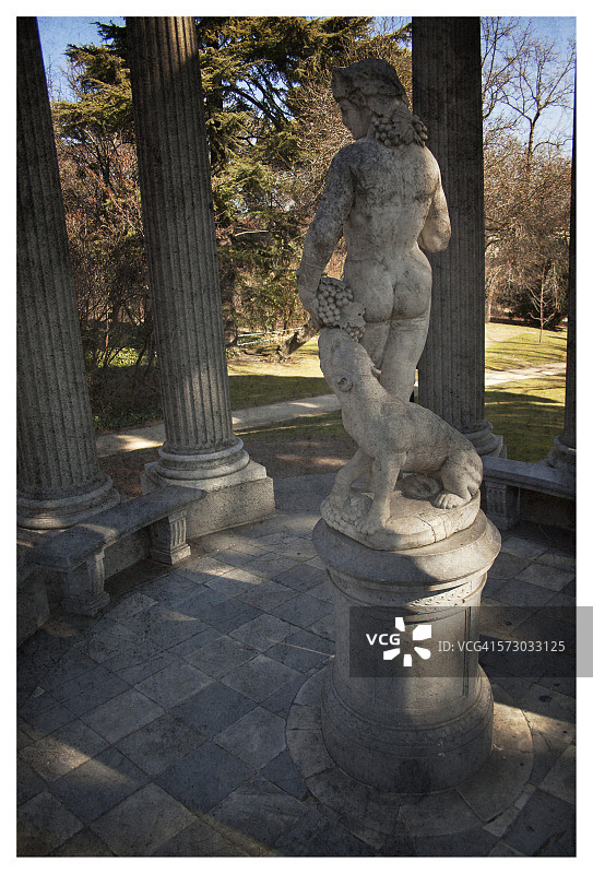 酒神巴克斯雕塑，西班牙马德里图片素材