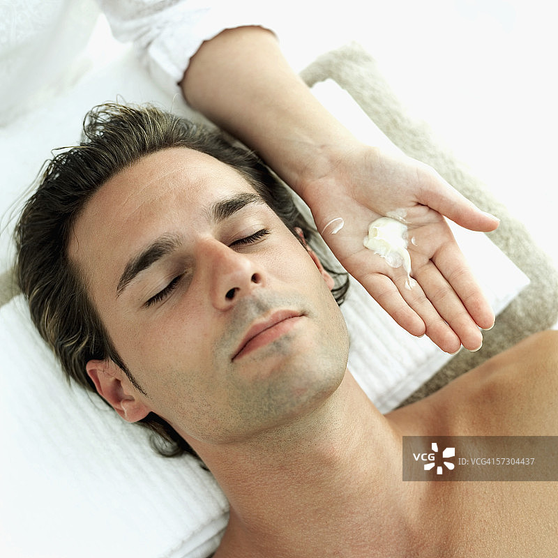 男子面部护理图片素材