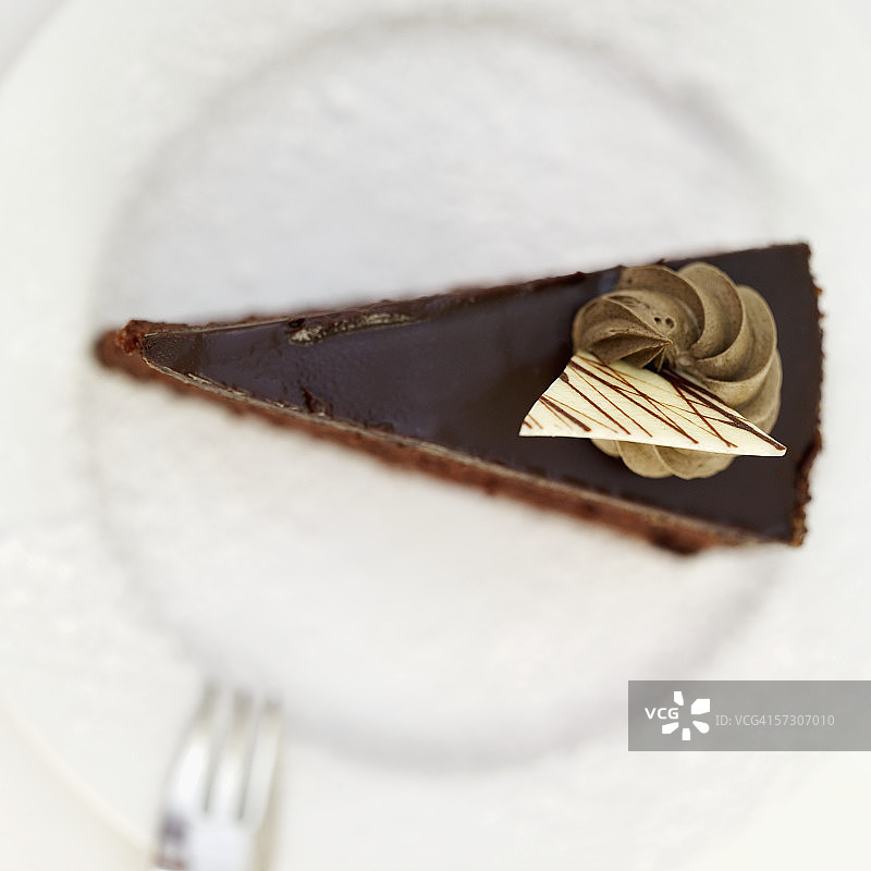 一块巧克力蛋糕的鸟瞰图图片素材