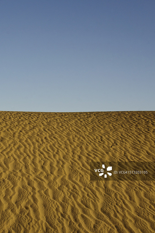 一半一半图片素材