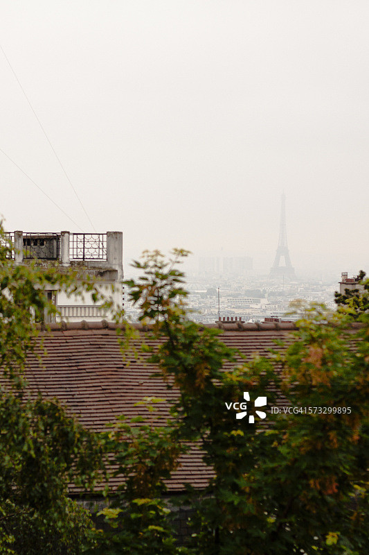 从蒙马特高地看埃菲尔铁塔图片素材