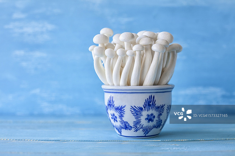 一碗白色白玉菇图片素材