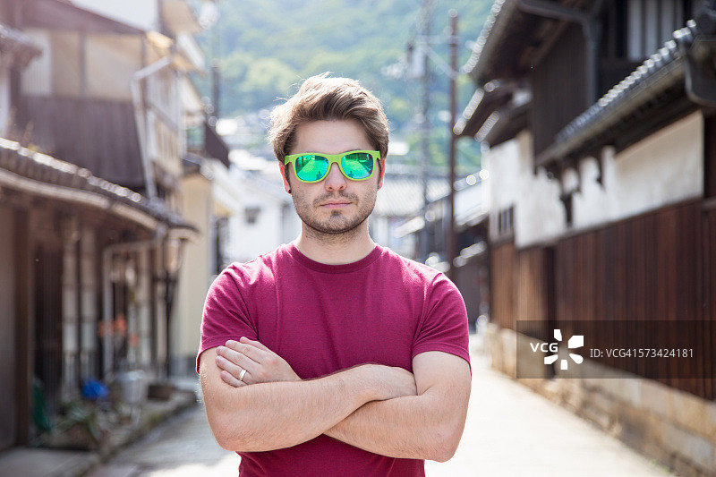 戴太阳镜的男人肖像图片素材