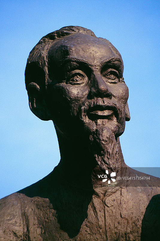 越南胡志明市（原西贡）的胡志明雕像图片素材