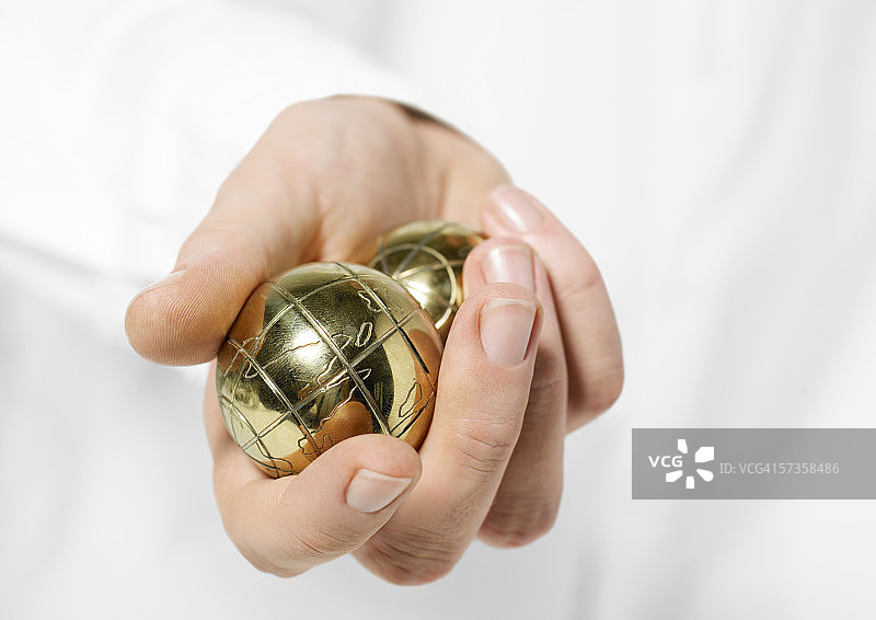 手持金属球图片素材