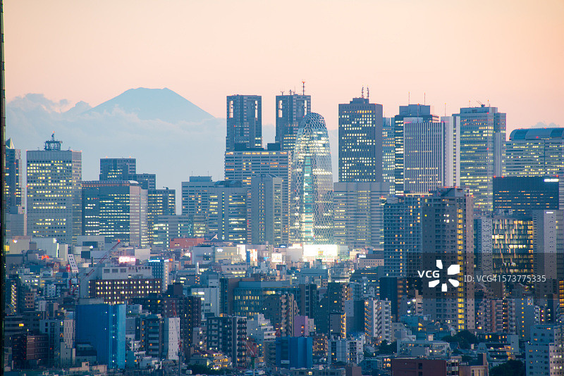 富士山与新宿大厦的黄昏图片素材