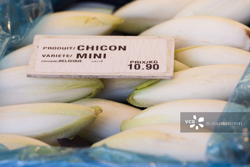 农贸市场上的比利时迷你菊苣图片素材