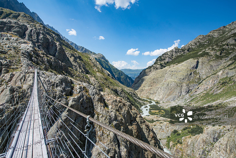 瑞士山区的特里夫特桥图片素材