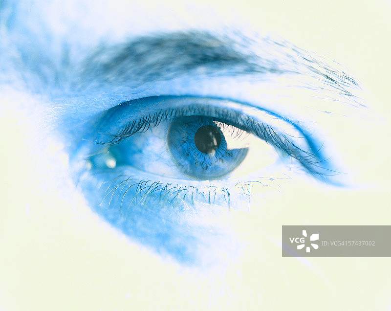 特写镜头：人眼（钨丝灯）图片素材