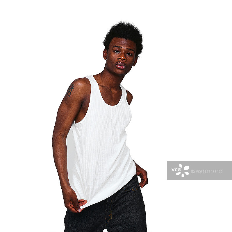 身穿马甲的年轻男子站立图片素材