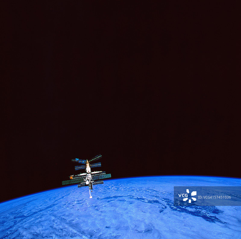 地球上方的空间站图片素材