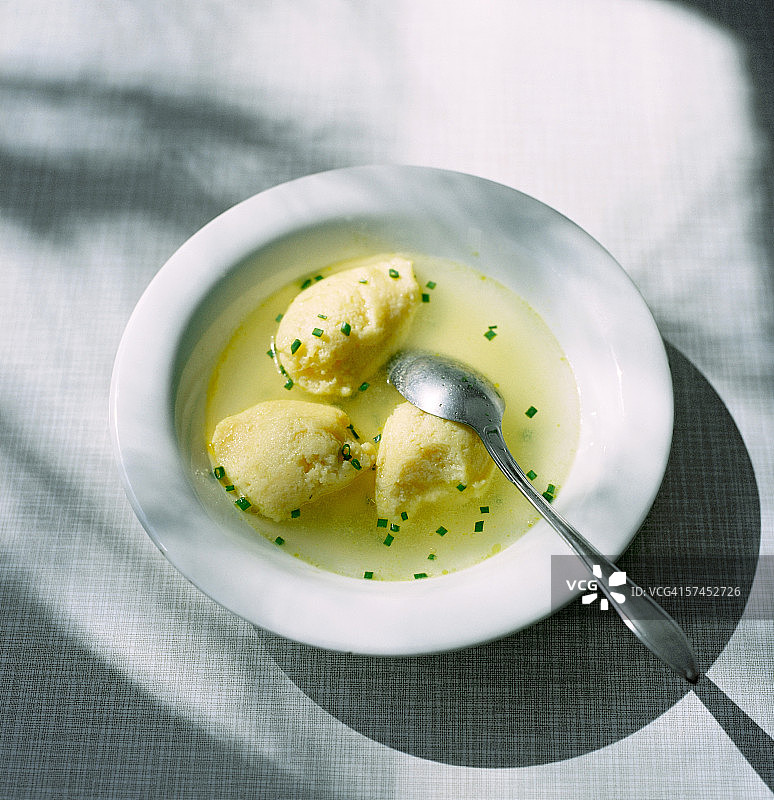 小粗面饺子汤图片素材