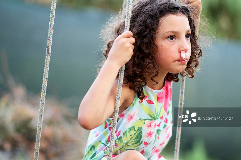 孩子流鼻血图片素材