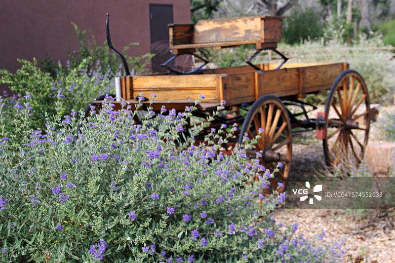 老式西部木制马车图片素材