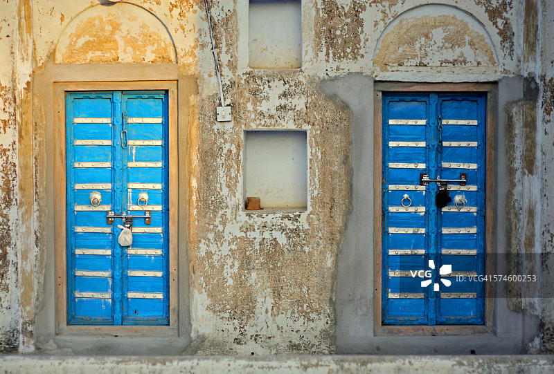两扇门图片素材