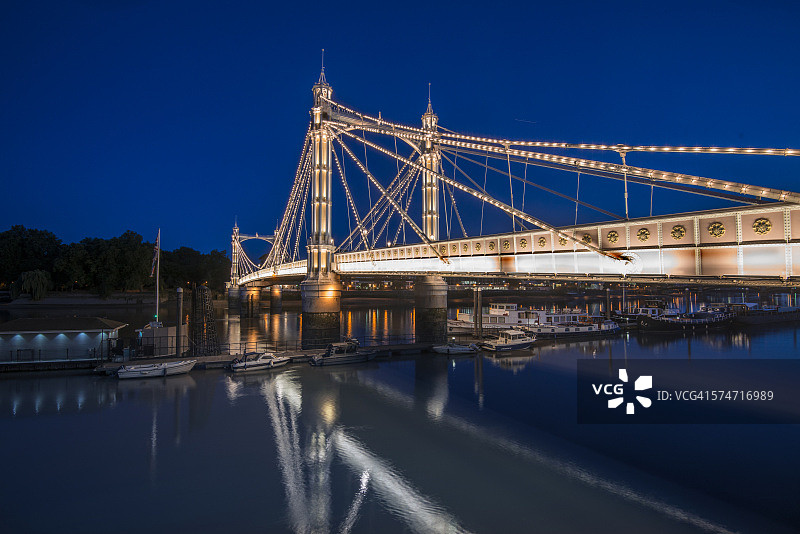 夜晚的阿尔伯特桥图片素材