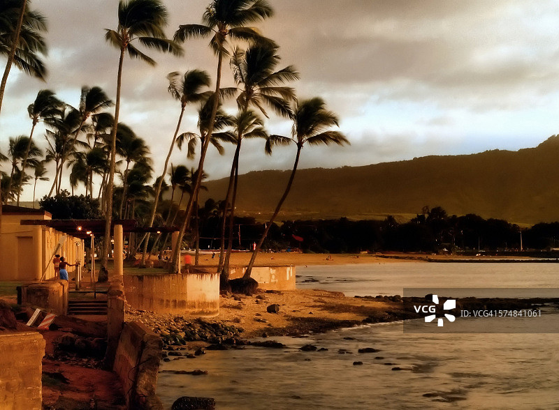 温暖的夏威夷日落图片素材