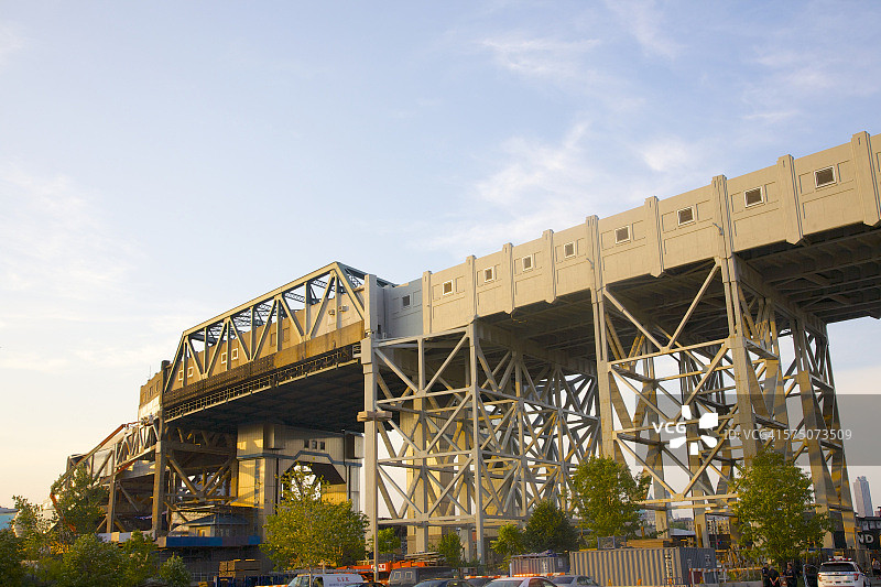 纽约布鲁克林高跷上的火车站图片素材