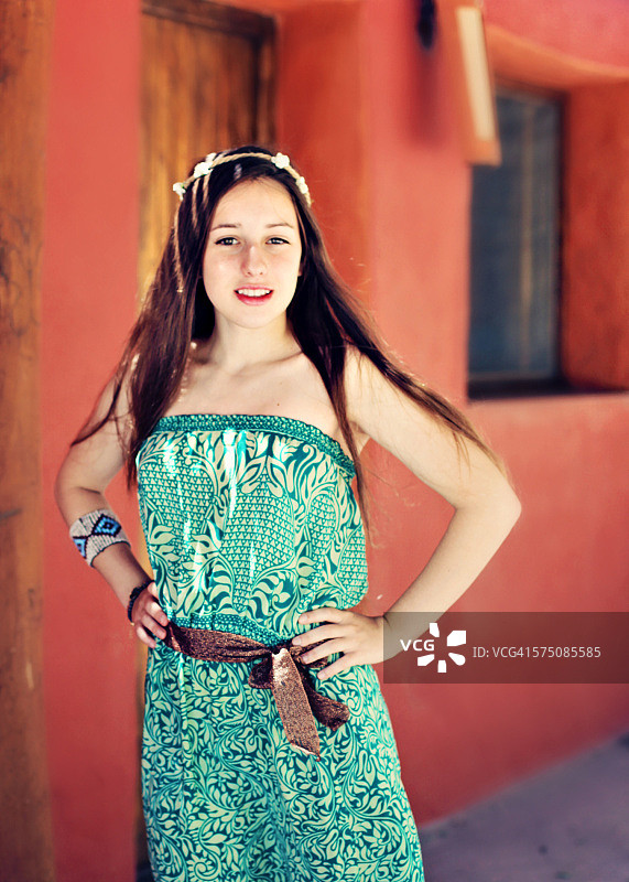 在阿根廷圣胡安摆姿势的女孩图片素材