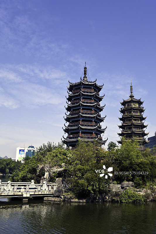 日月双塔图片素材