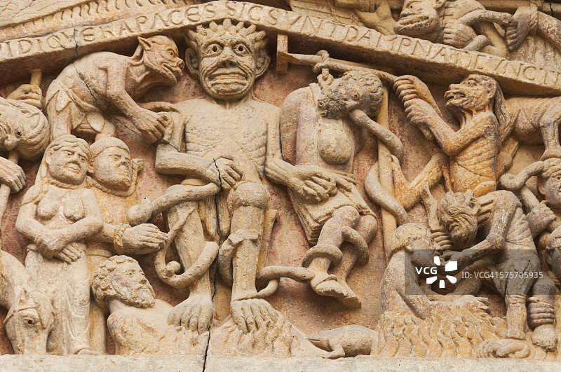 圣富瓦修道院教堂入口三角楣图片素材