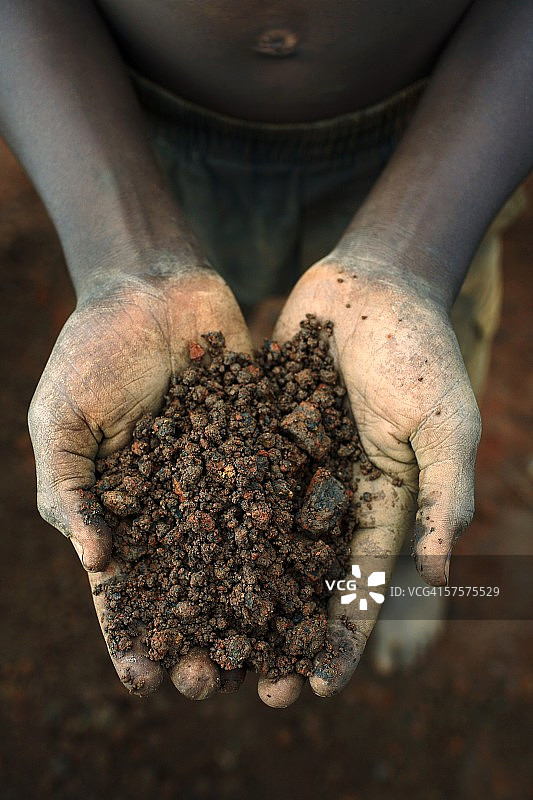 刚果矿场的年轻工人们图片素材