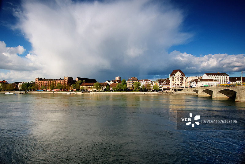 巴塞尔城市风光和中桥图片素材