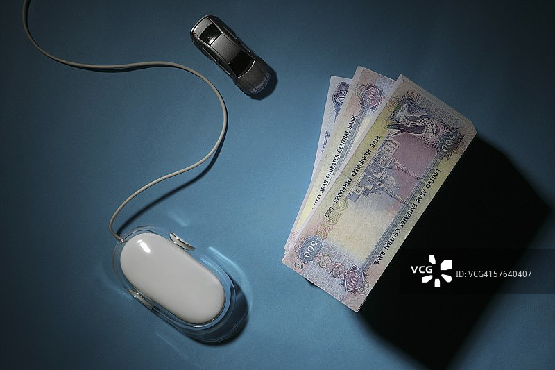 钱、电脑鼠标和汽车图片素材