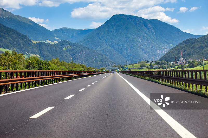 意大利北部布伦纳的高速公路图片素材