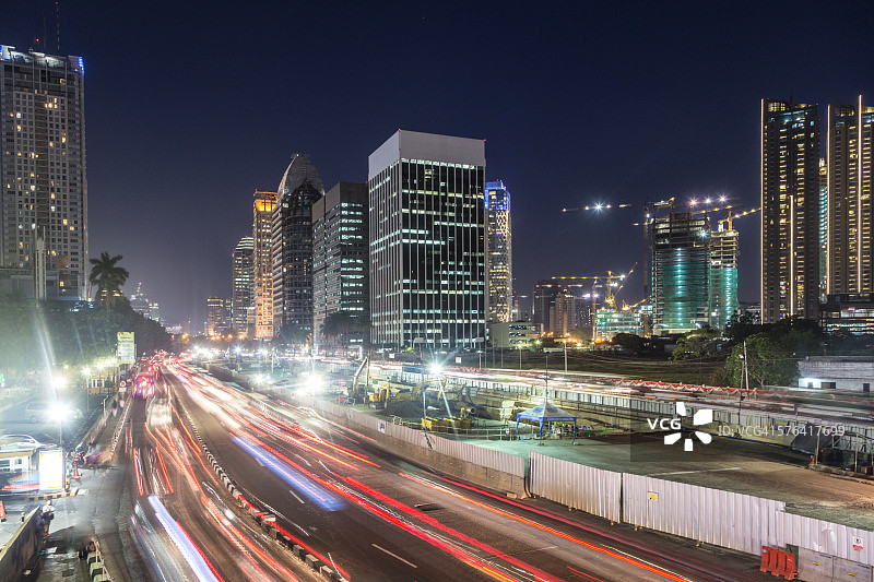 雅加达夜间交通高峰期图片素材