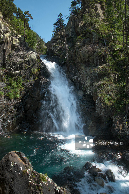 Posets-Maladeta自然公园的瀑布图片素材