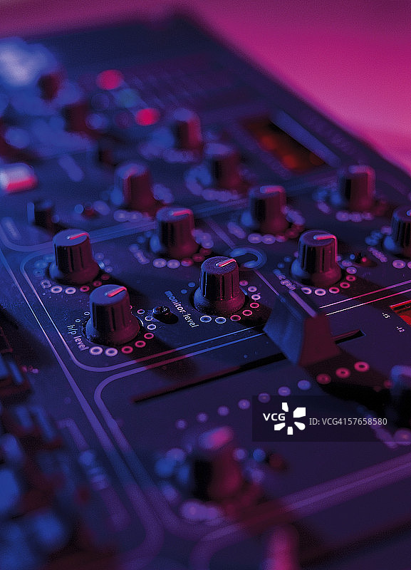 调音台特写（已调色）图片素材