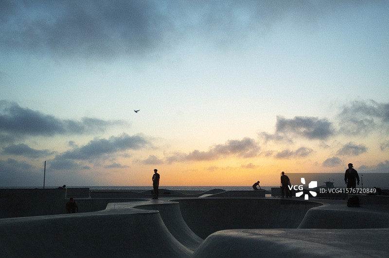 威尼斯海滩滑板公园日落图片素材