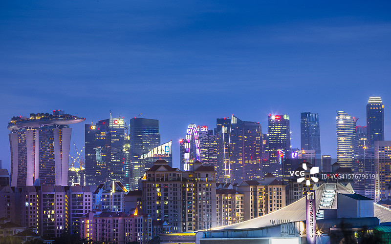 新加坡城市夜景和天际线图片素材