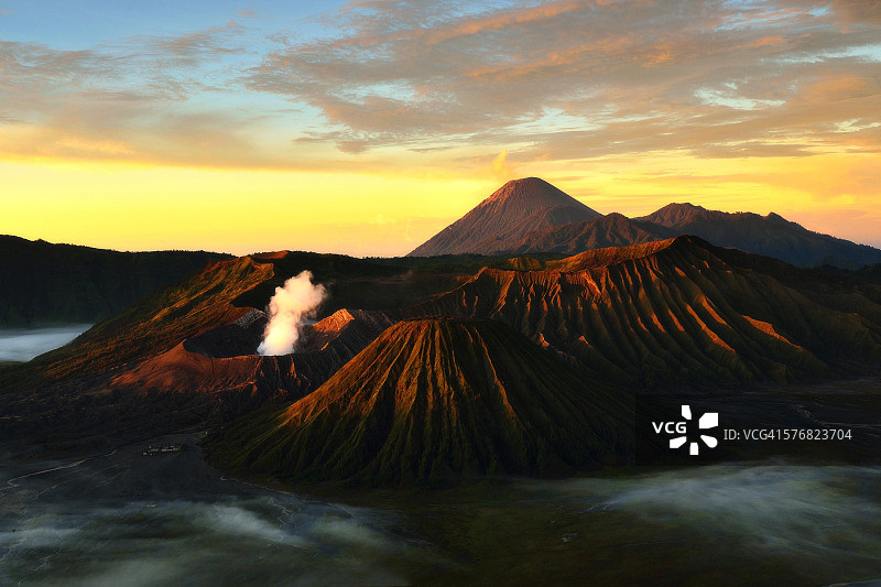布罗莫火山壮丽日出图片素材