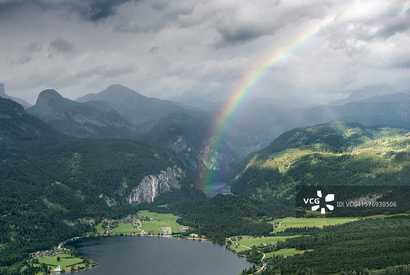 奥赛兰全景湖、格伦德尔湖、托普利茨湖和壮丽的彩虹图片素材