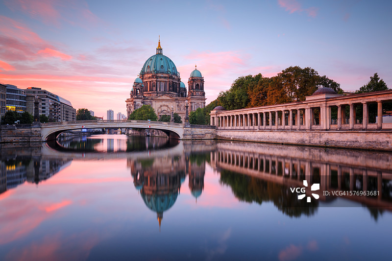 带有腓特烈桥的柏林大教堂图片素材