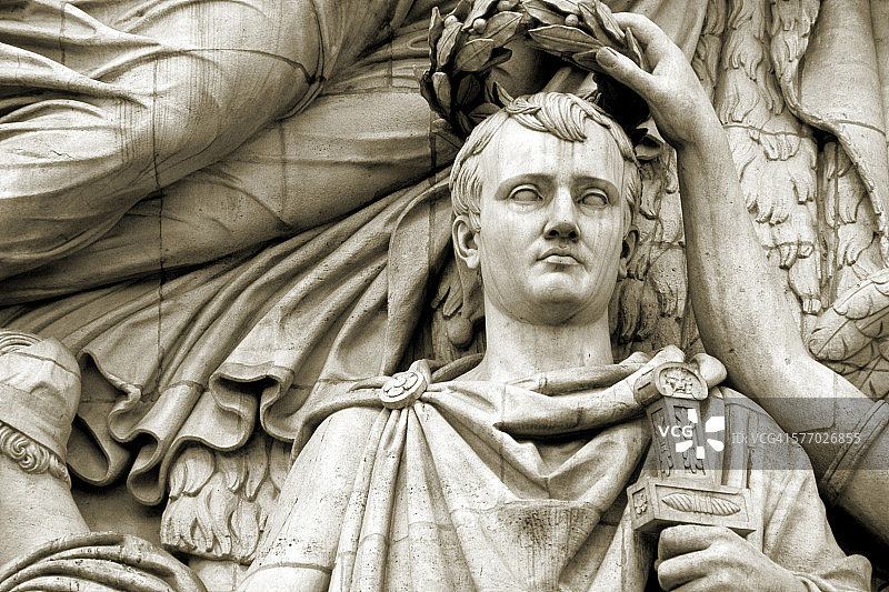 凯旋门上的雕塑细节图片素材