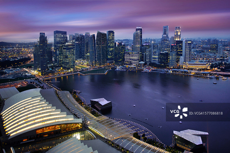 新加坡中央商务区和莱佛士坊天际线图片素材