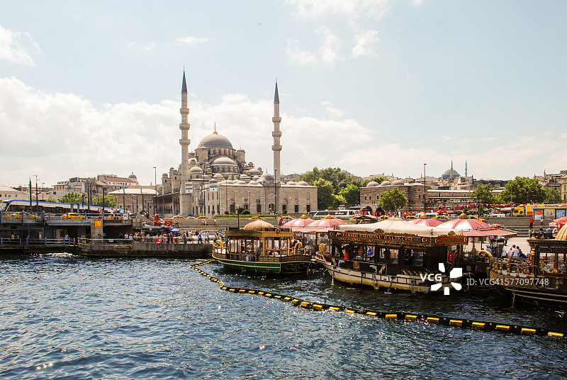 新清真寺和船只图片素材